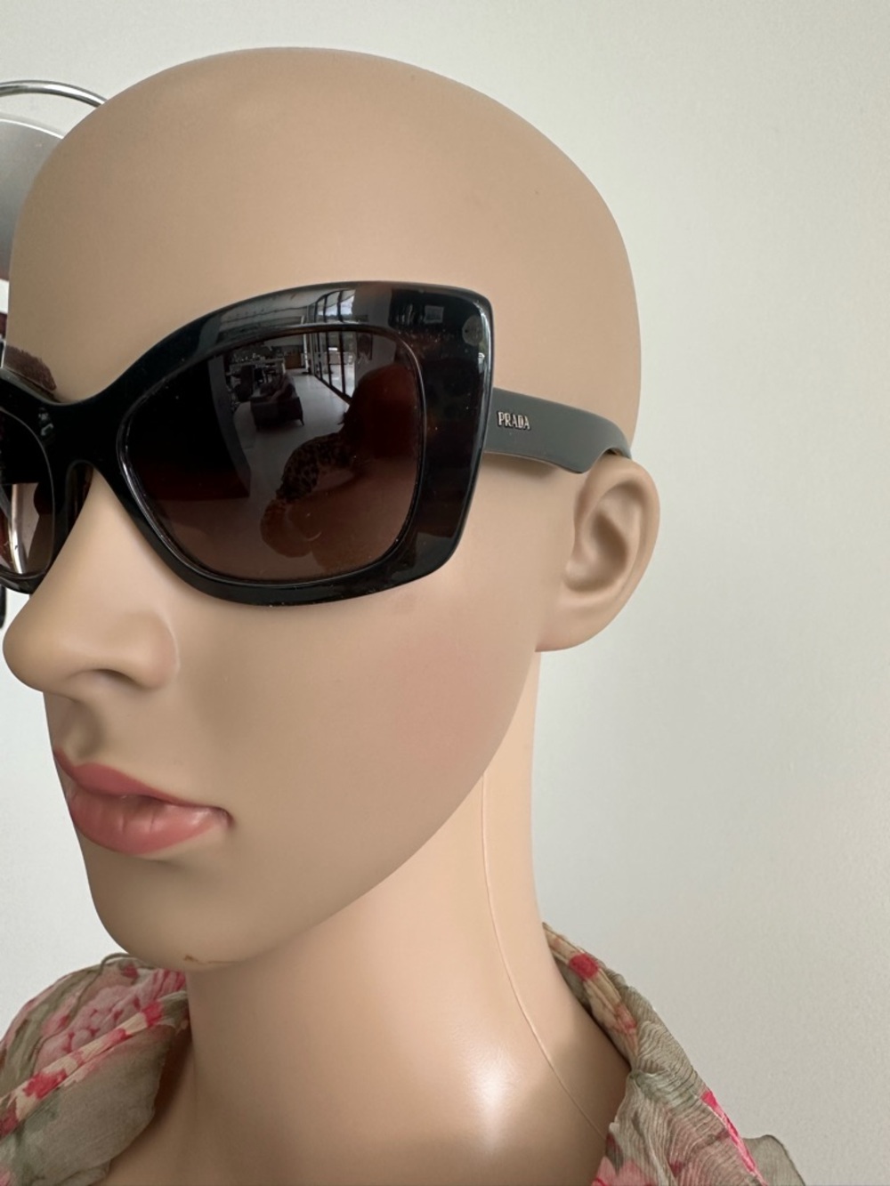Prada women sunglasses, cat eye, black brown with gradient lens, authentic! - Picture 8 of 11